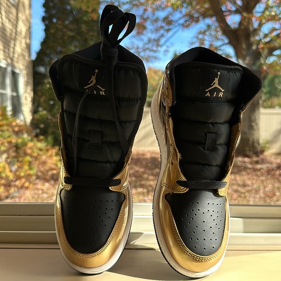 Jordan 1 Mid SE Metallic Gold Black (GS) Kids size 7Y - Picture 3 of 7